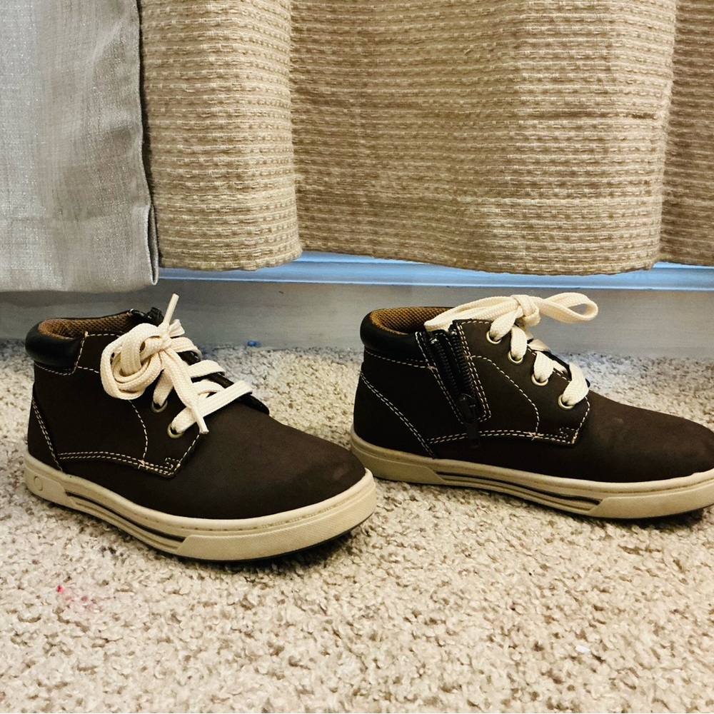 Joey Brown Sneakers with Cream Laces